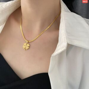 Blade Four Leaf Flowet Thick Necklace